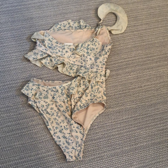 Peony cut out bathing suit size 6 - Picture 5 of 7